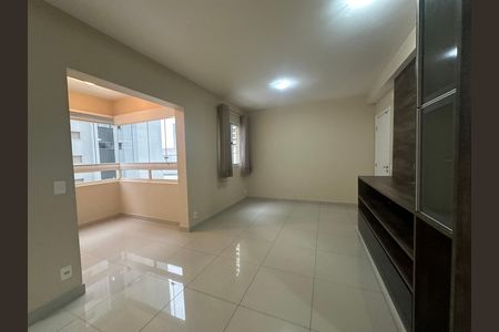 Sala de apartamento para alugar com 2 quartos, 72m² em Tamboré, Barueri