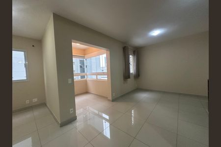 Sala de apartamento para alugar com 2 quartos, 72m² em Tamboré, Barueri