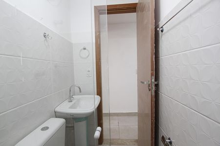 Banheiro de apartamento para alugar com 2 quartos, 41m² em Sagrada Família, Belo Horizonte