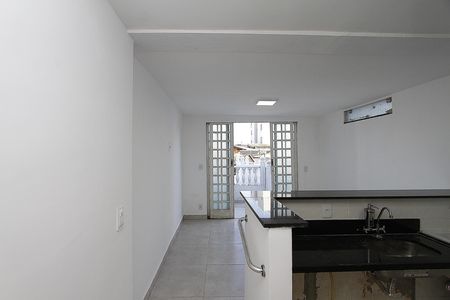 Cozinha de apartamento para alugar com 2 quartos, 41m² em Sagrada Família, Belo Horizonte
