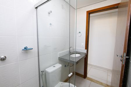 Banheiro de apartamento para alugar com 2 quartos, 56m² em Sagrada Família, Belo Horizonte