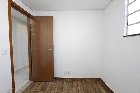 Quarto 2 de apartamento para alugar com 2 quartos, 56m² em Sagrada Família, Belo Horizonte