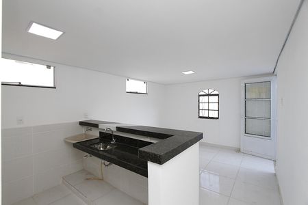 Cozinha de apartamento para alugar com 2 quartos, 56m² em Sagrada Família, Belo Horizonte