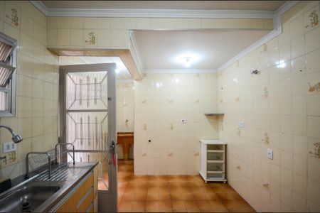 Cozinha de casa de condomínio para alugar com 2 quartos, 55m² em Sítio Morro Grande, São Paulo