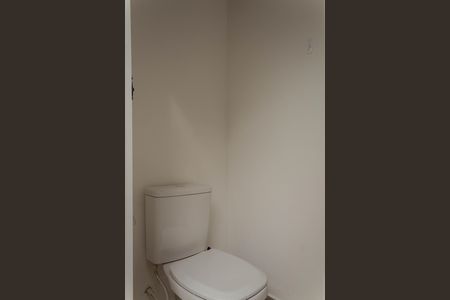 Banheiro de Serviço de casa de condomínio para alugar com 2 quartos, 125m² em Parque Espacial, São Bernardo do Campo