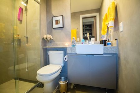 Banheiro  de kitnet/studio para alugar com 1 quarto, 42m² em Barro Preto, Belo Horizonte