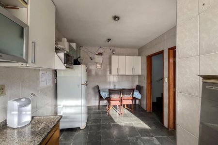 Casa à venda com 7 quartos, 200m² em Vila Gumercindo, São Paulo
