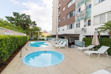 Área comum - Piscina de apartamento à venda com 2 quartos, 55m² em Azenha, Porto Alegre