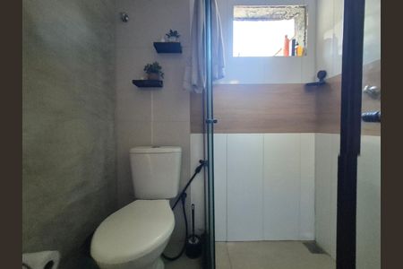 Casa à venda com 60m², 2 quartos e 1 vaga Casa à venda com 60m², 2 quartos e 1 vagaBanheiro social