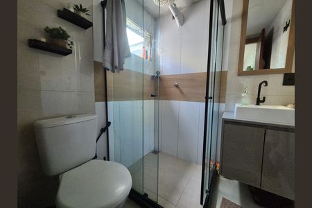 Casa à venda com 60m², 2 quartos e 1 vaga Casa à venda com 60m², 2 quartos e 1 vagaBanheiro social