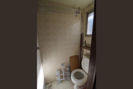 Banheiro de serviço de apartamento para alugar com 2 quartos, 68m² em Jardim das Vertentes, São Paulo