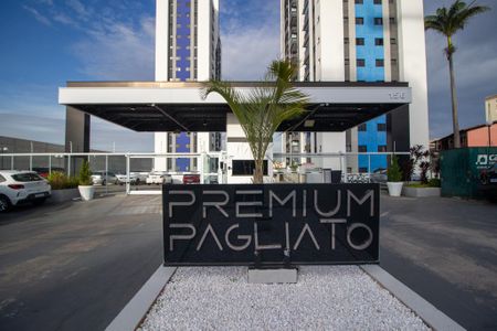 Apartamento para alugar com 57m², 2 quartos e 1 vaga Apartamento para alugar com 57m², 2 quartos e 1 vagaFachada