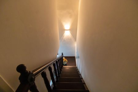 Casa de condomínio à venda com 523m², 3 quartos e 2 vagasEscada 