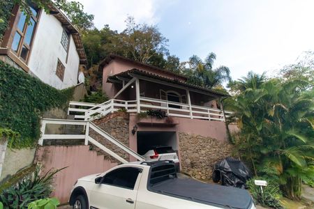 Fachada de casa de condomínio à venda com 3 quartos, 523m² em Itaipu, Niterói