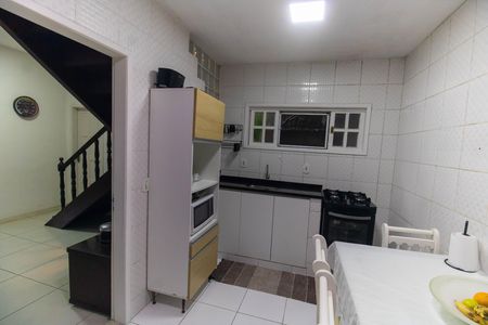 Cozinha de casa de condomínio à venda com 3 quartos, 523m² em Itaipu, Niterói