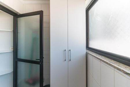 Apartamento para alugar com 68m², 2 quartos e 1 vagaÁrea de Serviço
