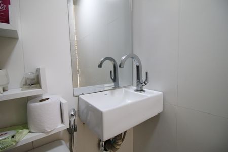 Banheiro de casa de condomínio para alugar com 2 quartos, 70m² em Itanhangá, Rio de Janeiro
