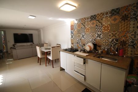 Cozinha de casa de condomínio para alugar com 2 quartos, 70m² em Itanhangá, Rio de Janeiro
