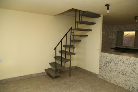Apartamento 2 - Sala - Detalhe da escada de apartamento para alugar com 2 quartos, 91m² em Vila Maria, Aparecida de Goiânia