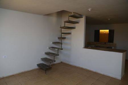 Apartamento para alugar com 91m², 2 quartos e 1 vagaEscada