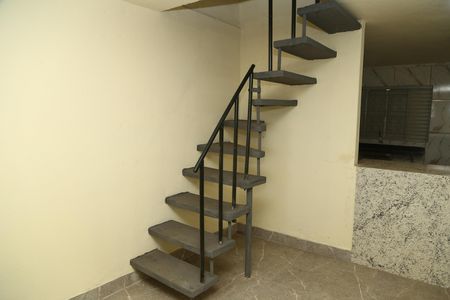 Apartamento para alugar com 91m², 2 quartos e 1 vagaEscada