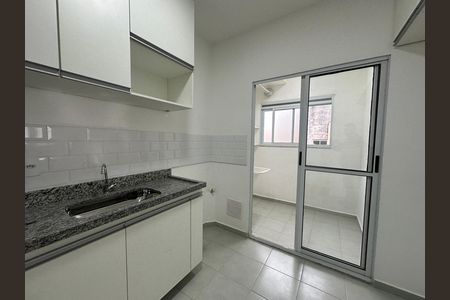 Cozinha de apartamento para alugar com 3 quartos, 72m² em Jardim Maria Helena, Barueri