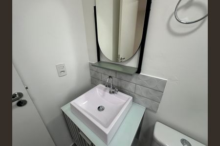 Banheiro da Suíte de apartamento para alugar com 3 quartos, 72m² em Jardim Maria Helena, Barueri