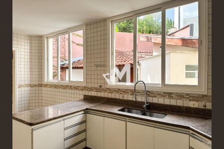 Casa à venda com 4 quartos, 391m² em Jardim dos Estados, São Paulo