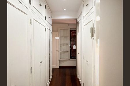 Casa à venda com 4 quartos, 391m² em Jardim dos Estados, São Paulo