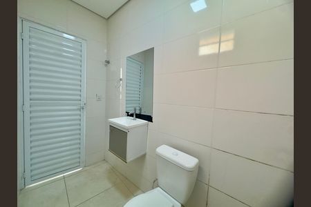 Banheiro de casa para alugar com 1 quarto, 35m² em Jardim das Oliveiras 2, Guarulhos