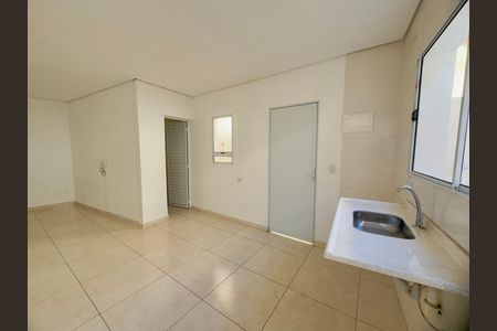 Sala cozinha de casa para alugar com 1 quarto, 35m² em Jardim das Oliveiras 2, Guarulhos
