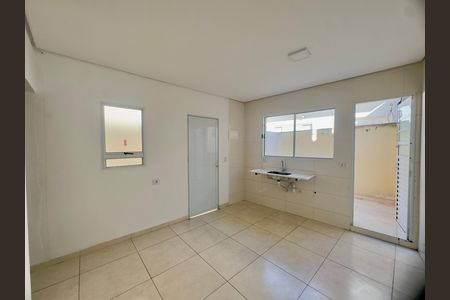 Sala cozinha de casa para alugar com 1 quarto, 35m² em Jardim das Oliveiras 2, Guarulhos