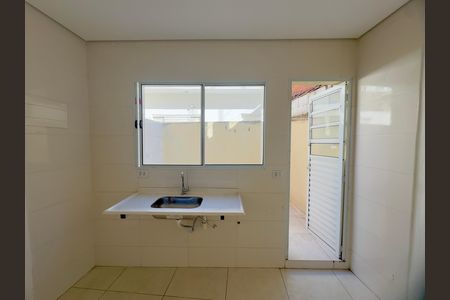 Detalhe da cozinha de casa para alugar com 1 quarto, 35m² em Jardim das Oliveiras 2, Guarulhos