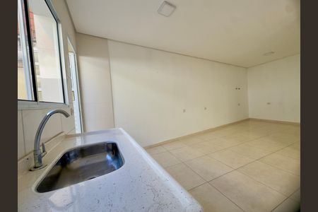 Cozinha de casa para alugar com 1 quarto, 35m² em Jardim das Oliveiras 2, Guarulhos