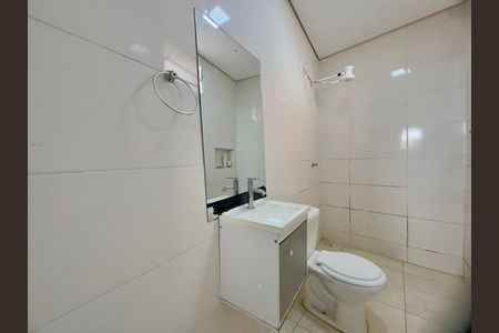 Banheiro de casa para alugar com 1 quarto, 35m² em Jardim das Oliveiras 2, Guarulhos