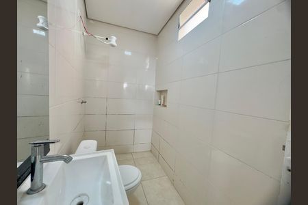 Banheiro de casa para alugar com 1 quarto, 35m² em Jardim das Oliveiras 2, Guarulhos