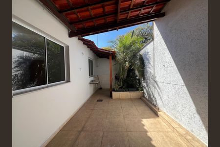 Quintal de casa para alugar com 2 quartos, 48m² em Bom Sossego, Ribeirão das Neves