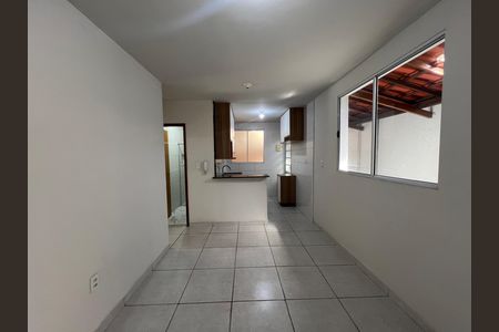 Sala de casa para alugar com 2 quartos, 48m² em Bom Sossego, Ribeirão das Neves