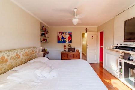 Casa de condomínio à venda com 375m², 5 quartos e 4 vagas Casa de condomínio à venda com 375m², 5 quartos e 4 vagasQuarto