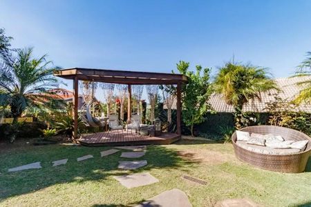Casa de condomínio à venda com 375m², 5 quartos e 4 vagas Casa de condomínio à venda com 375m², 5 quartos e 4 vagasÁrea externa