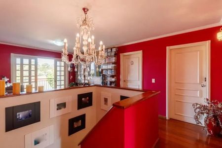 Sala de casa de condomínio para alugar com 5 quartos, 375m² em Morada dos Pinheiros (Aldeia da Serra), Barueri