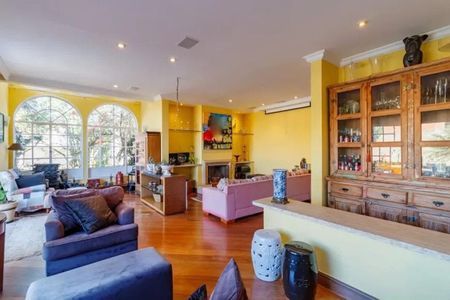 Sala de casa de condomínio para alugar com 5 quartos, 375m² em Morada dos Pinheiros (Aldeia da Serra), Barueri