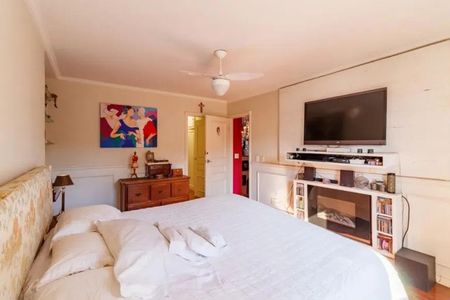 Casa de condomínio à venda com 375m², 5 quartos e 4 vagas Casa de condomínio à venda com 375m², 5 quartos e 4 vagasQuarto