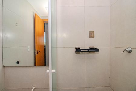 Banheiro de apartamento para alugar com 2 quartos, 47m² em Morro Santana, Porto Alegre