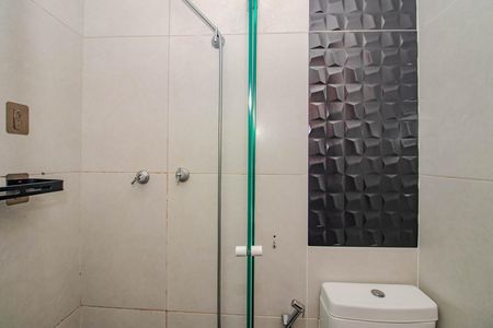 Banheiro de apartamento para alugar com 2 quartos, 47m² em Morro Santana, Porto Alegre