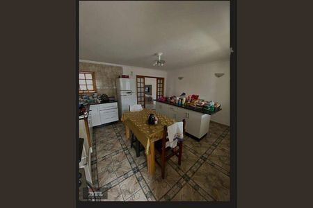Casa à venda com 6 quartos, 125m² em Vila Carmosina, São Paulo