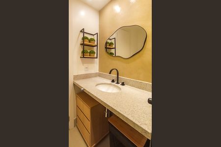 Banheiro de kitnet/studio para alugar com 1 quarto, 25m² em Farroupilha, Porto Alegre