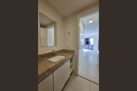 Apartamento para alugar com 120m², 3 quartos e 2 vagas Apartamento para alugar com 120m², 3 quartos e 2 vagasBanheiro da Suíte 1