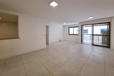 Apartamento para alugar com 120m², 3 quartos e 2 vagas Apartamento para alugar com 120m², 3 quartos e 2 vagasSala