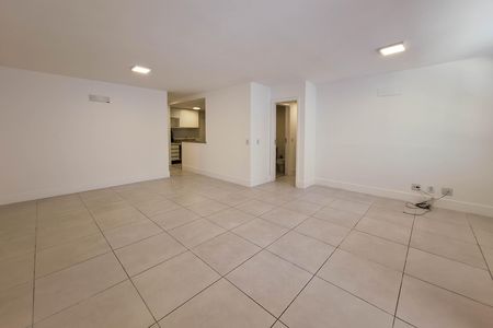Apartamento para alugar com 120m², 3 quartos e 2 vagas Apartamento para alugar com 120m², 3 quartos e 2 vagasSala